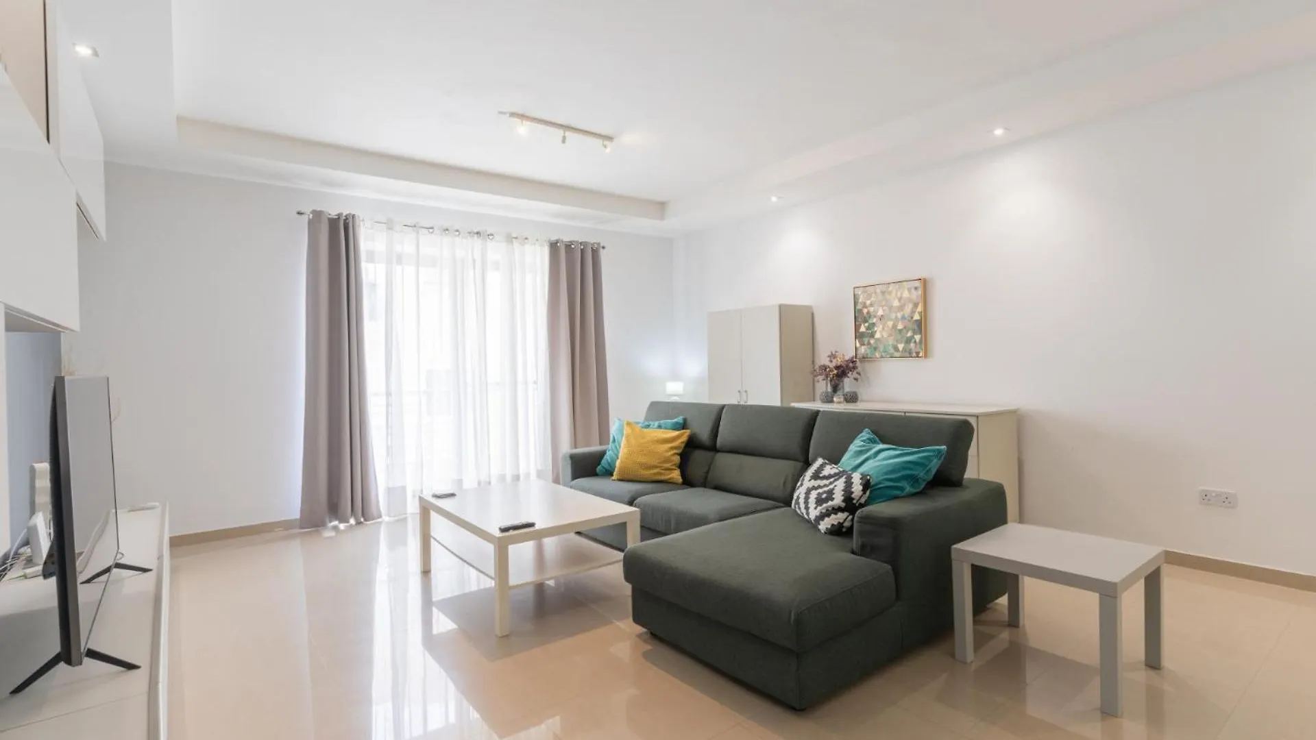 Saint Julian's Beautiful 3 -Bed Apartment In St.Julians 0*, Saint Julian's