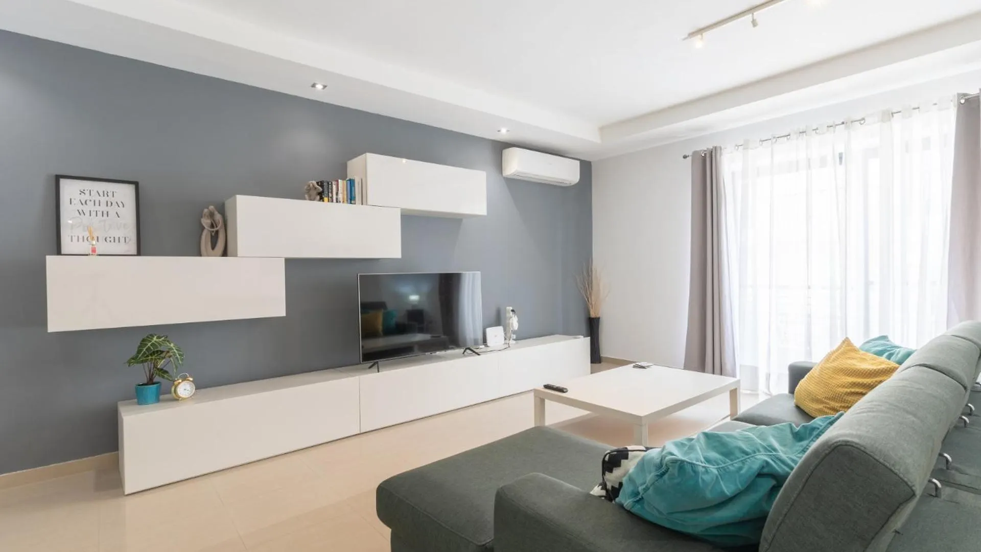 Saint Julian's Beautiful 3 -Bed Apartment In St.Julians 0*, Saint Julian's